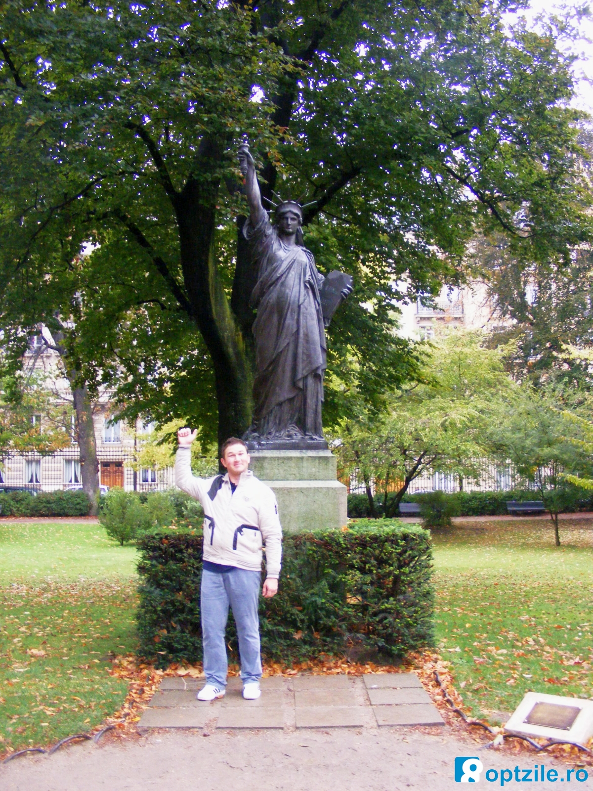 statuia-libertatii-paris